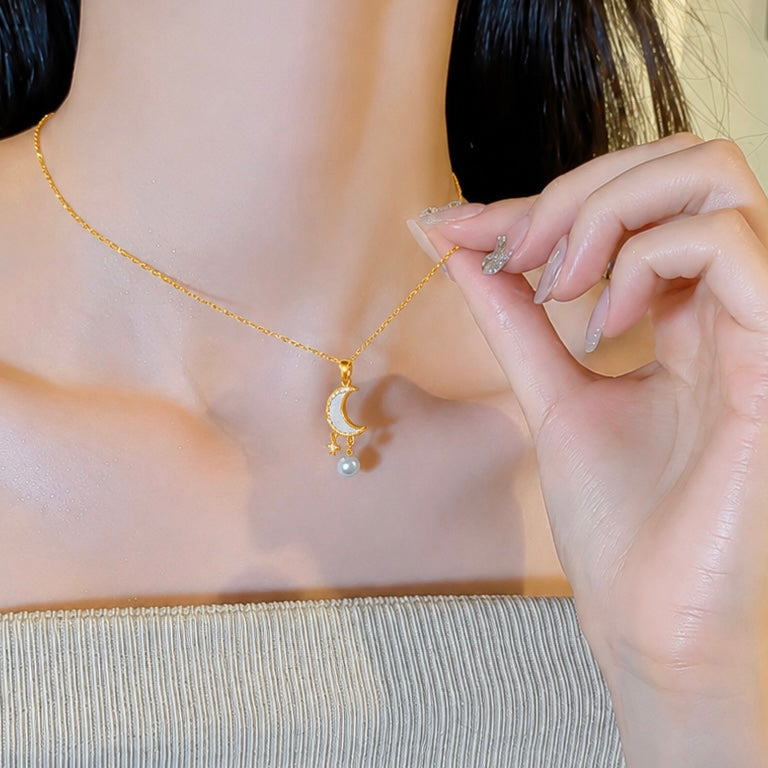 Luna Pearl Necklace