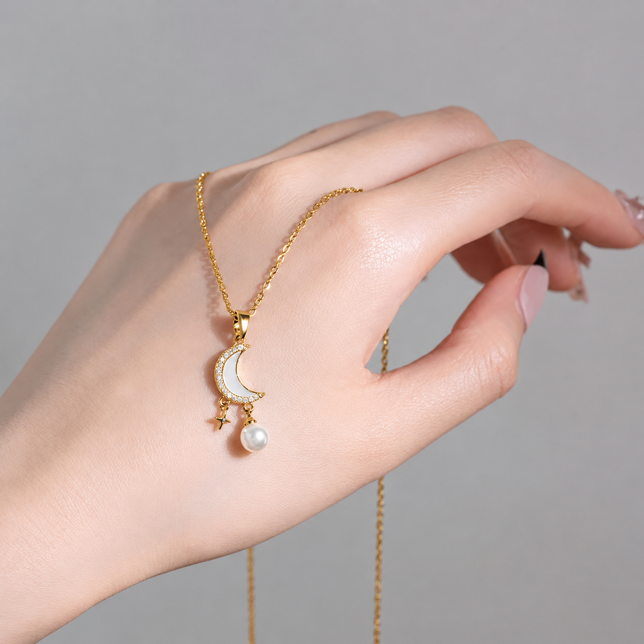Luna Pearl Necklace